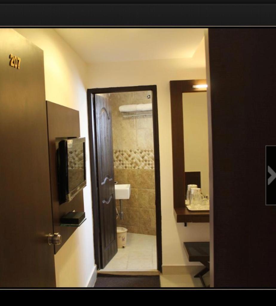 Hotel Aashraya Májszúr Kültér fotó